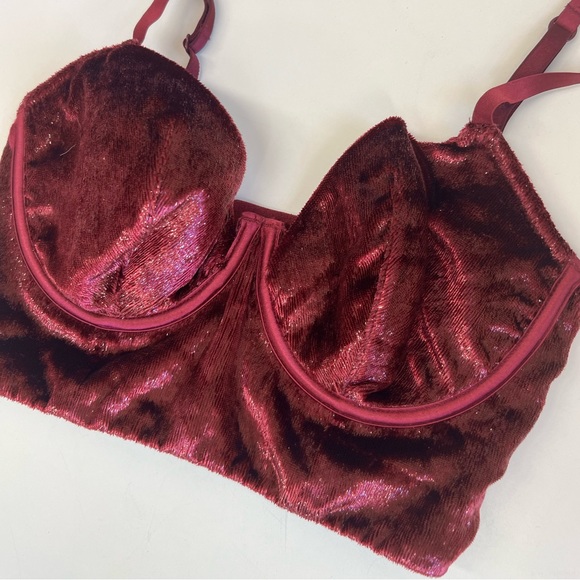 Victoria’s Secret Velvet Bra - Picture 2 of 4